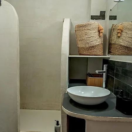 Dans Le Centre Medieval Apartamento