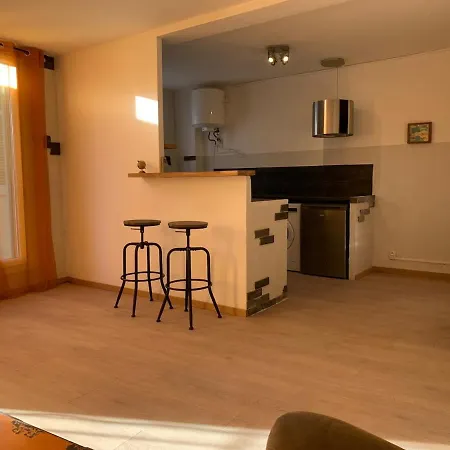 Apartment Dans Le Centre Medieval Hyeres