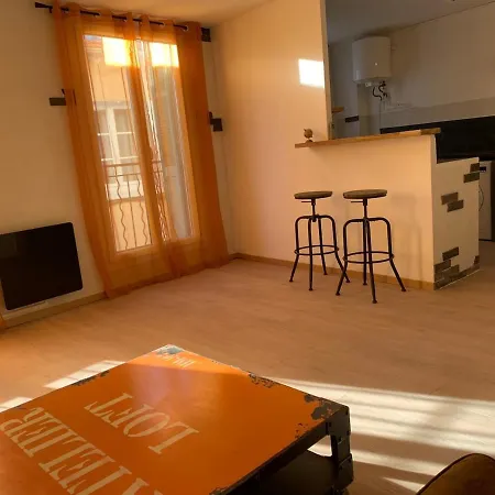 Apartment Dans Le Centre Medieval Hyeres