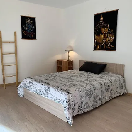 Apartment Dans Le Centre Medieval Hyeres
